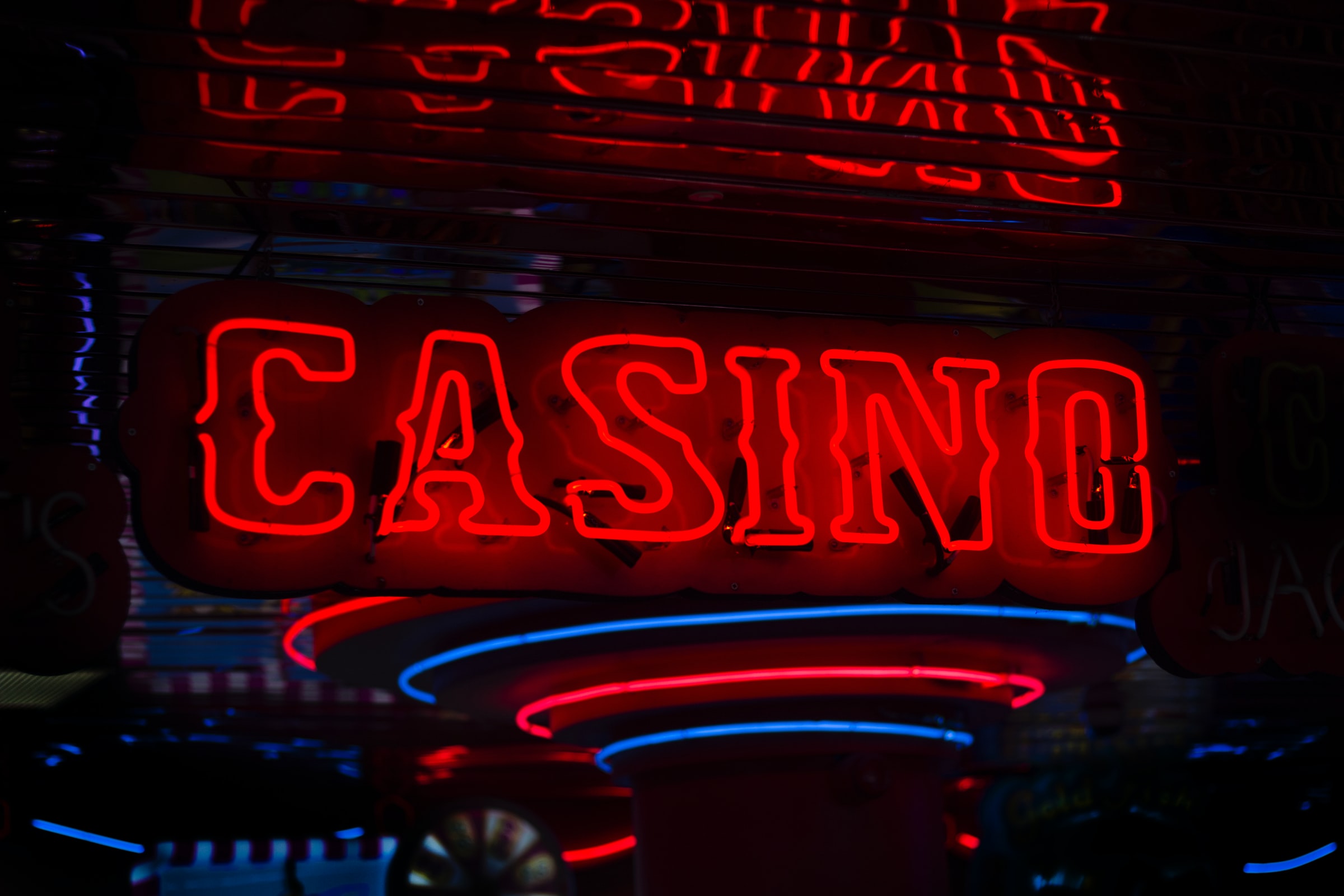 Casino néon enseigne au néon dans le noir