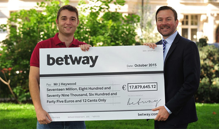 Jonathon Heywood a craqué à la fente Mega Moolah en 2015